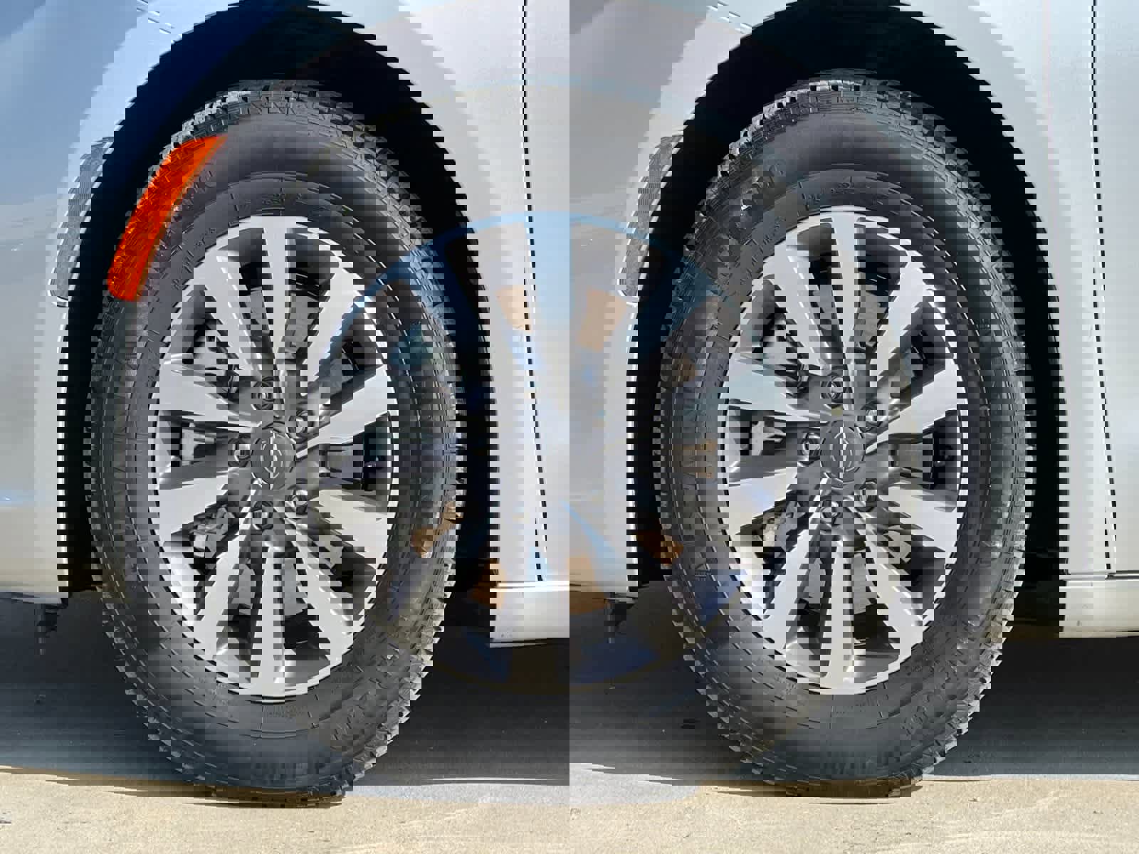 Used 2023 Chrysler Pacifica Touring-L image 28