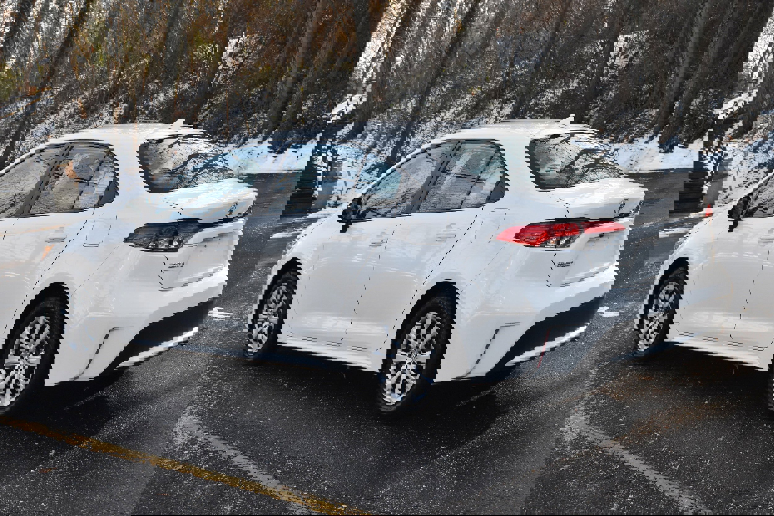 Used 2022 Toyota Corolla LE image 6