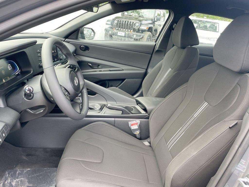 Used 2025 Hyundai Elantra Sport FWD image 38