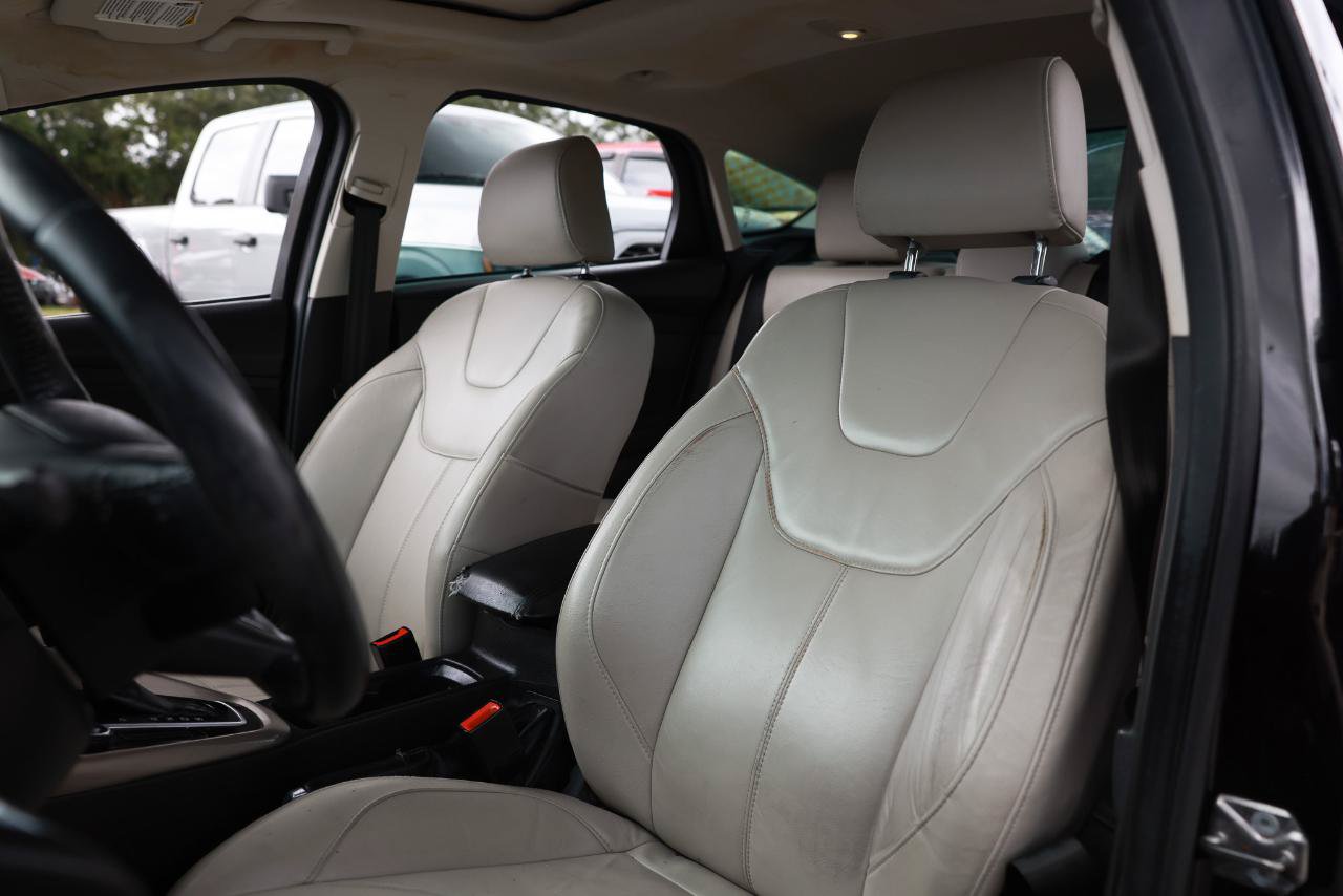 Used 2016 Ford Focus Titanium FWD image 6