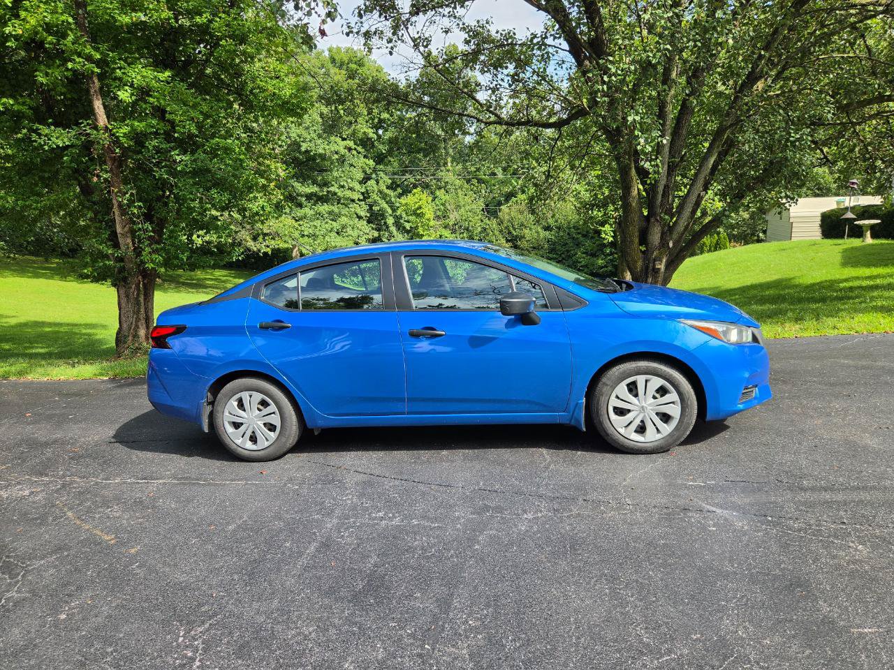 Used 2021 Nissan Versa S FWD image 3