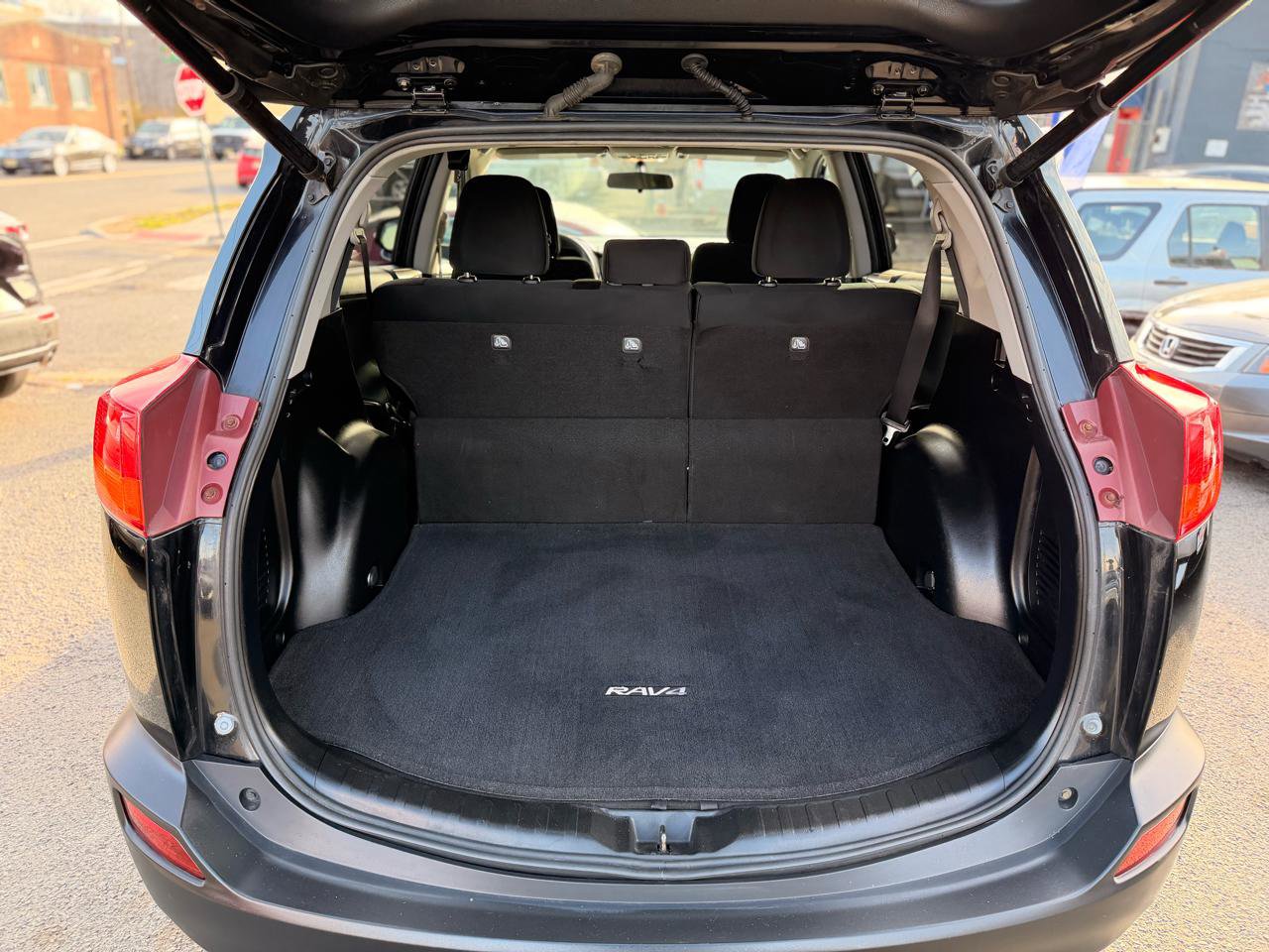 Used 2015 Toyota RAV4 XLE image 25