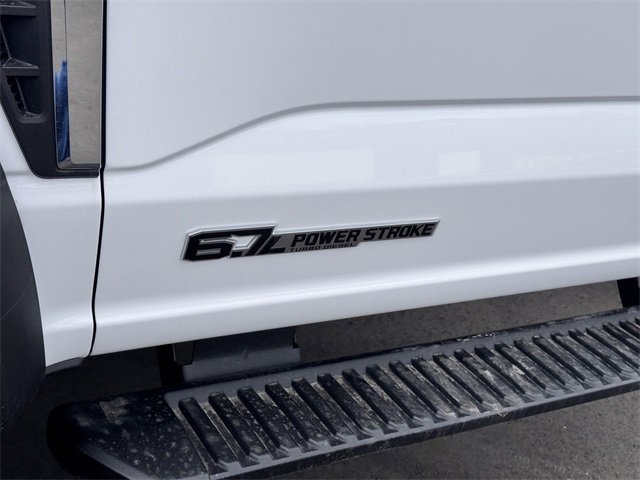 New 2025 Ford F550 4x4 Regular Cab Super Duty image 8