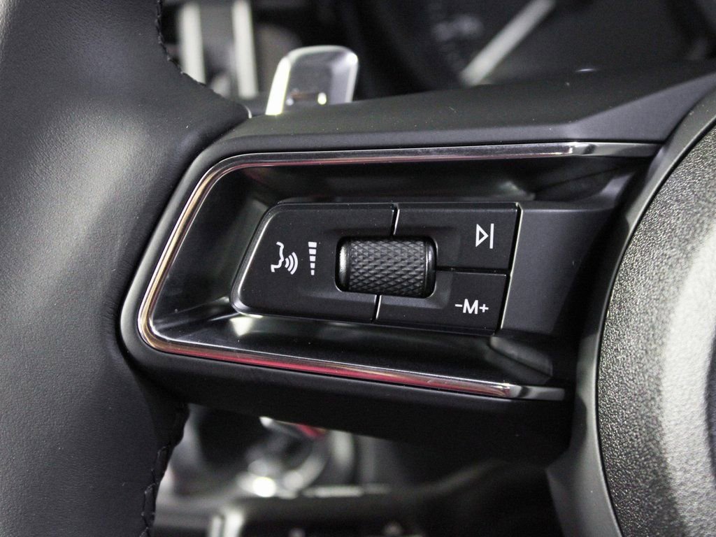 Certified 2025 Porsche Macan image 22