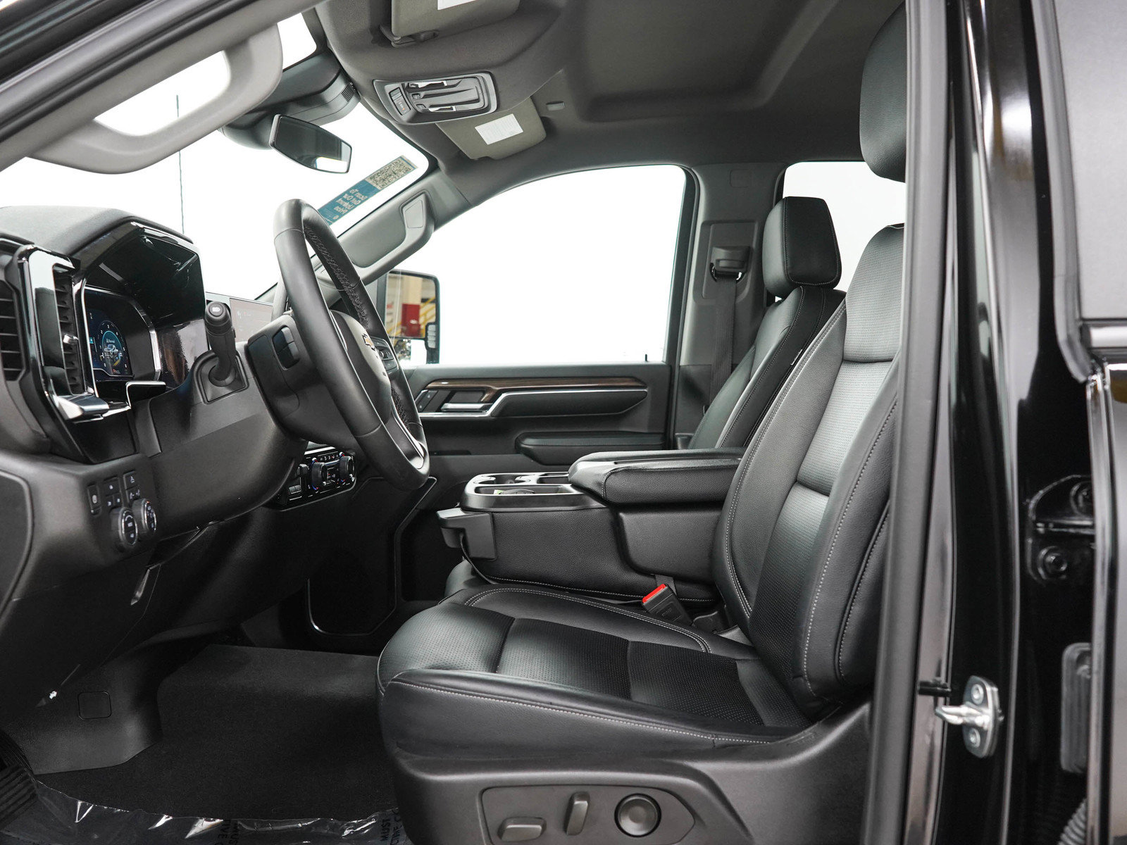Used 2024 Chevrolet Silverado 2500 LT w/ Convenience Package AWD/4WD image 23