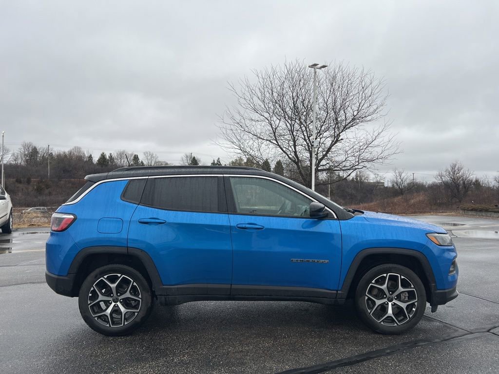 Used 2025 Jeep Compass Limited image 3