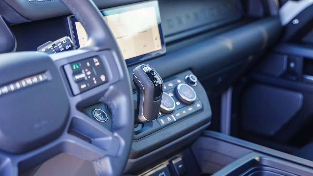 Used 2024 Land Rover Defender 110 X-Dynamic SE image 21