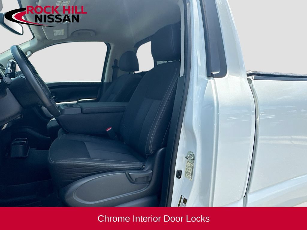 Used 2017 Nissan Titan SV AWD/4WD image 19
