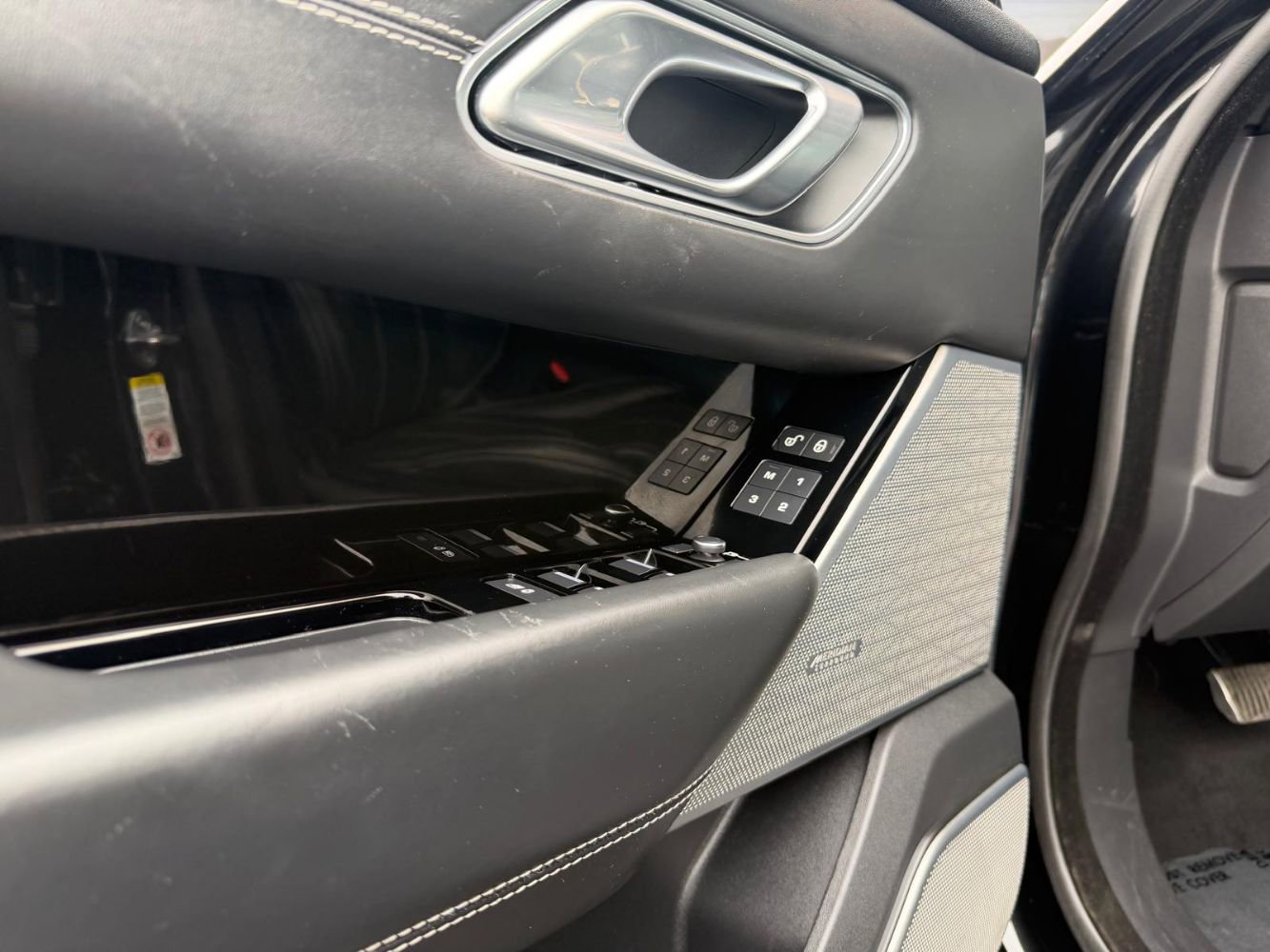 Used 2018 Land Rover Range Rover Velar R-Dynamic HSE image 24