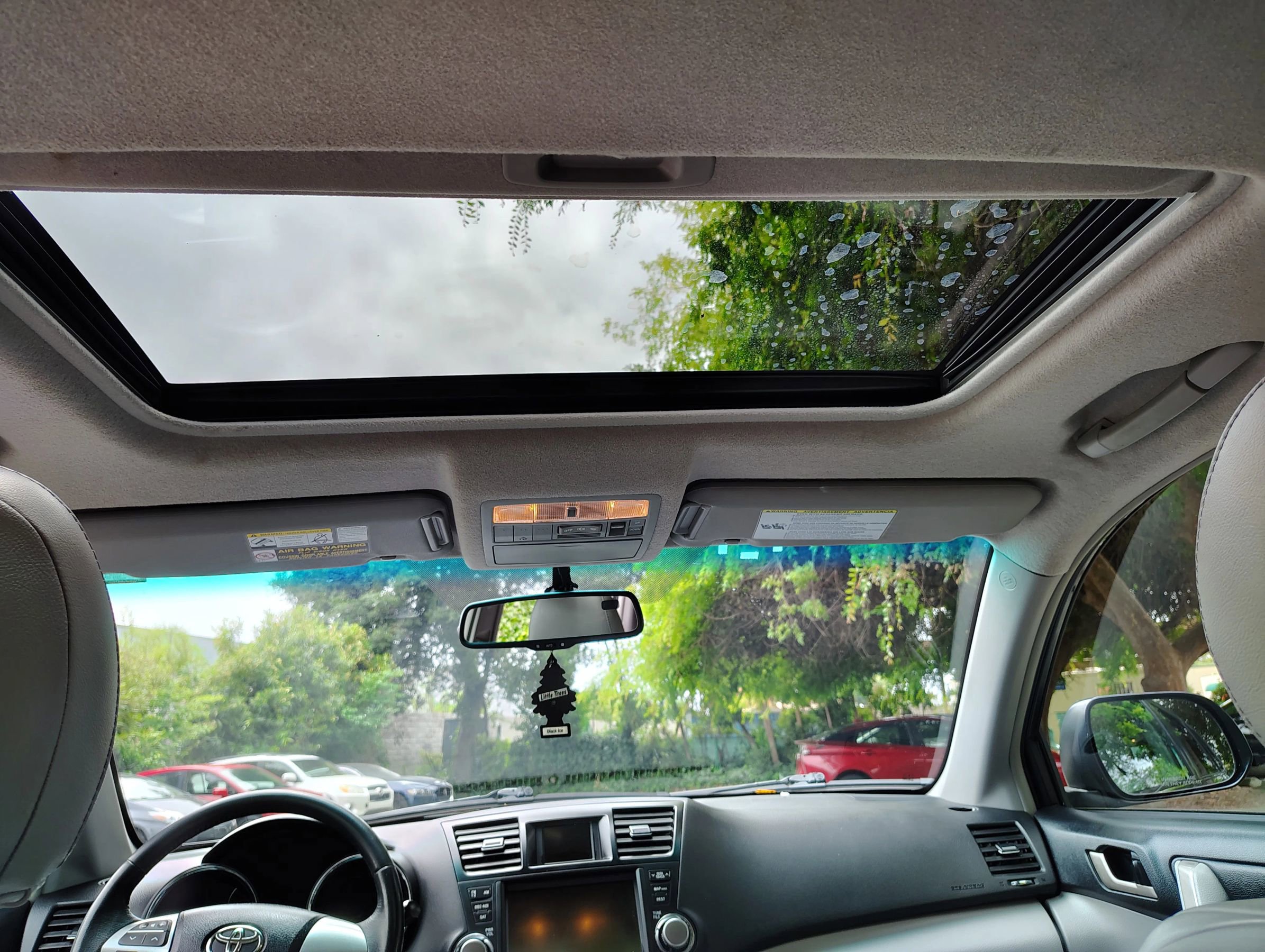 Used 2011 Toyota Highlander SE w/ Tow Pkg AWD/4WD image 19