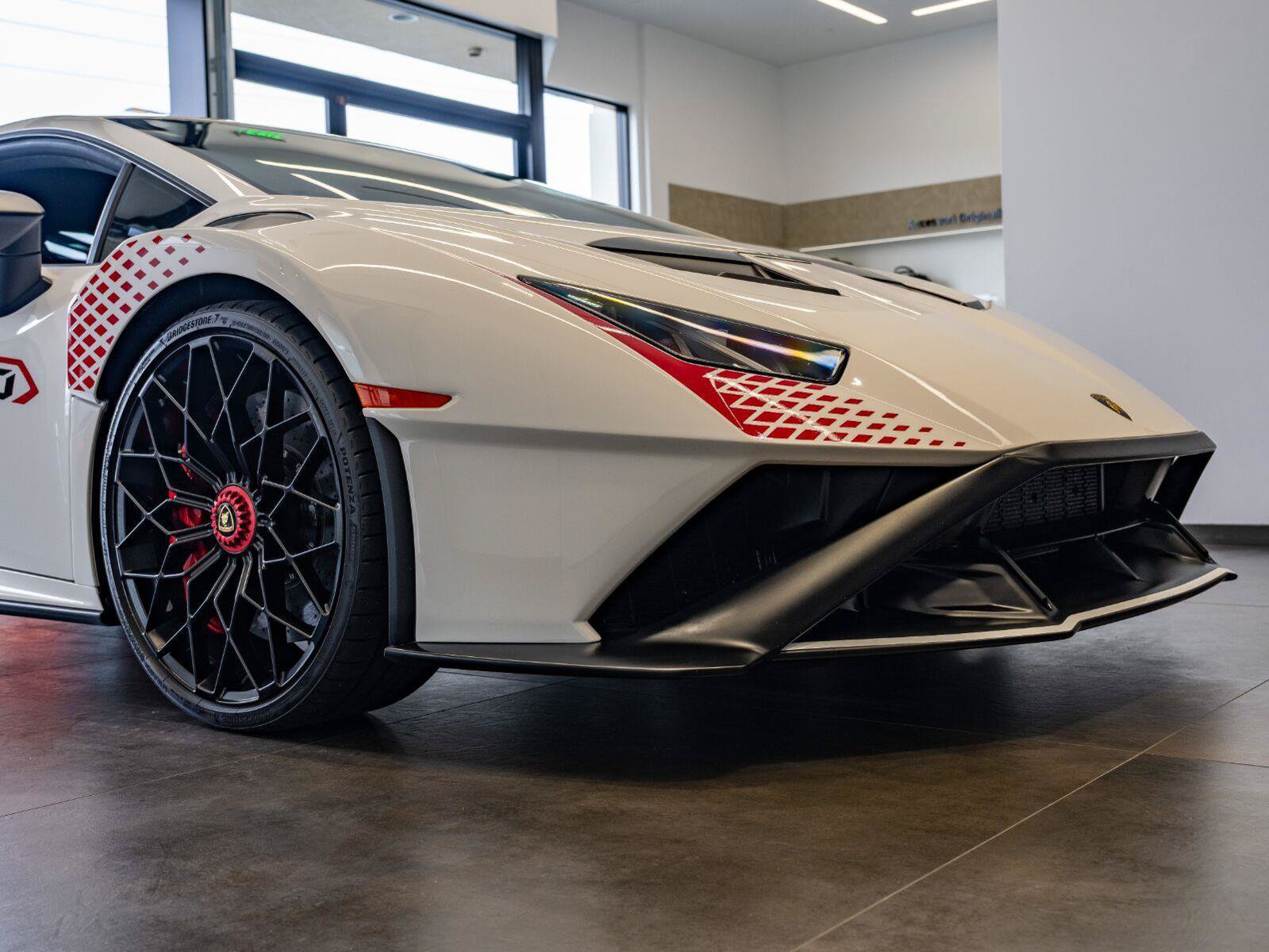 Used 2022 Lamborghini Huracan STO RWD image 28