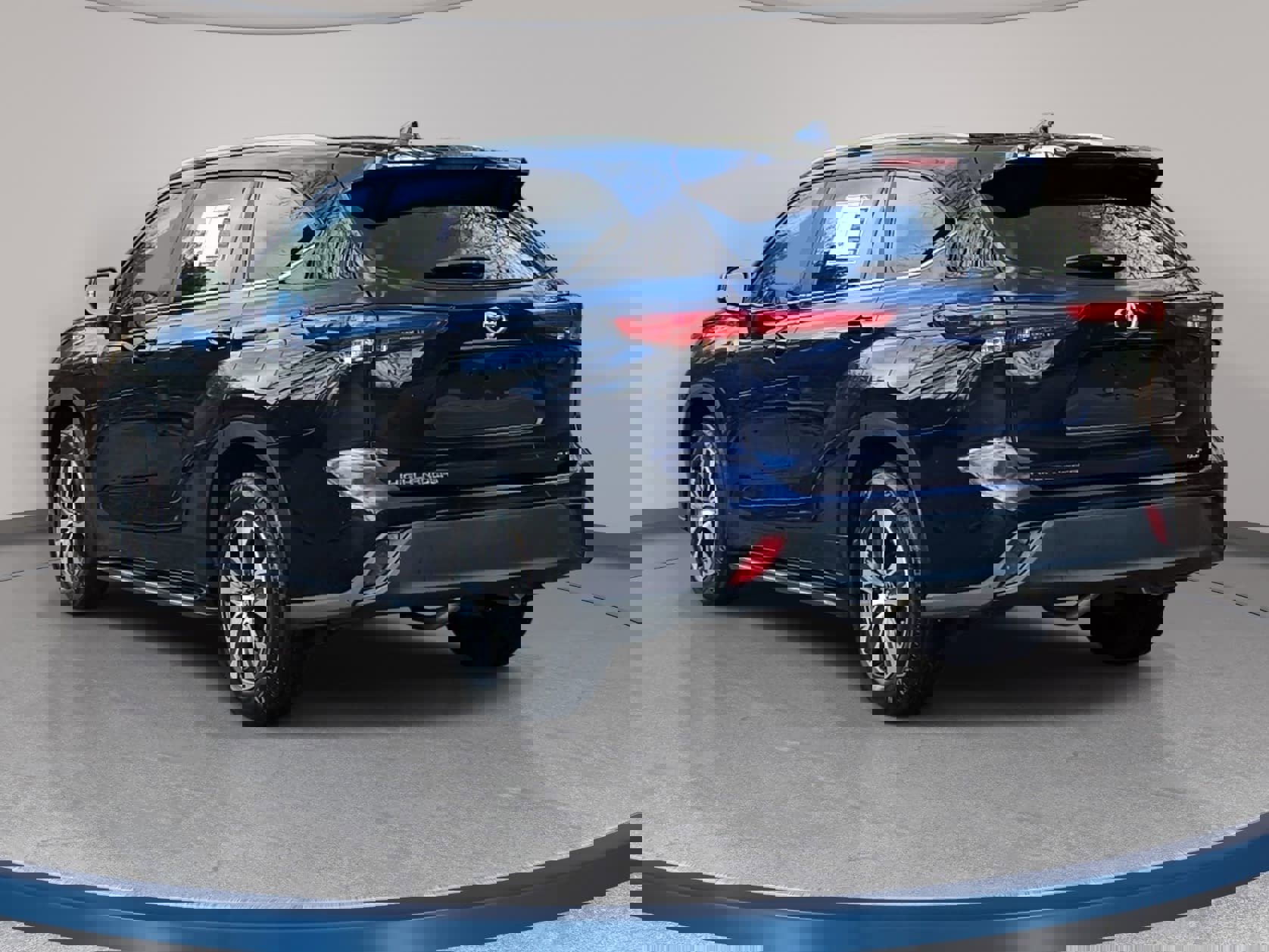 Used 2023 Toyota Highlander XLE image 7