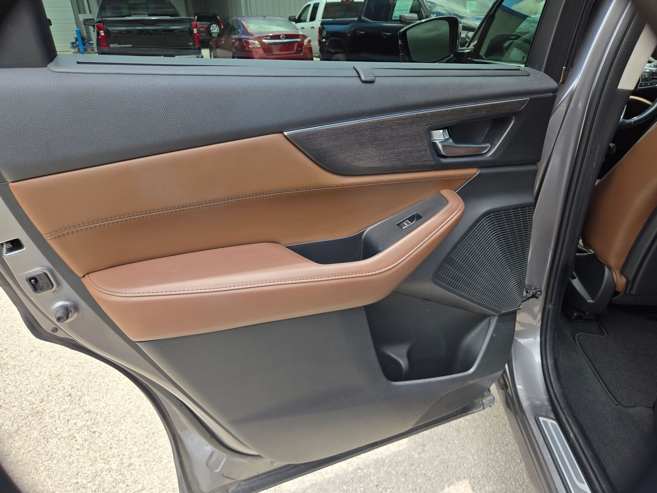 Used 2023 Acura MDX SH-AWD w/ Advance Package image 14