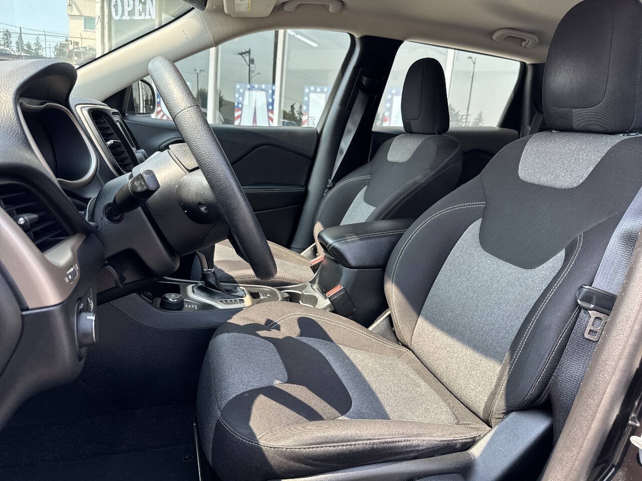 Used 2015 Jeep Cherokee Sport AWD/4WD image 30