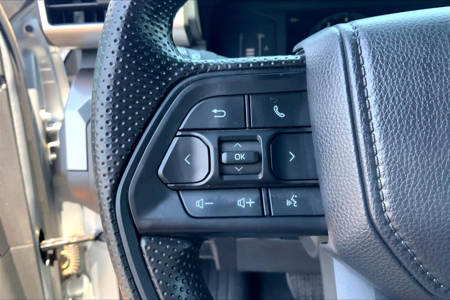 Used 2025 Toyota Tacoma SR5 AWD/4WD image 24