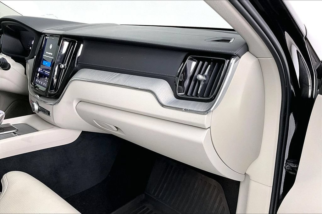 Certified 2024 Volvo XC60 B5 Ultimate w/ Protection Package Premier AWD/4WD image 19