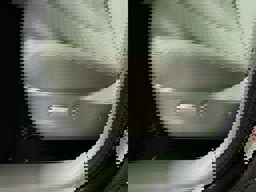 Used 2012 Toyota Venza LE w/ LE Convenience Pkg image 23