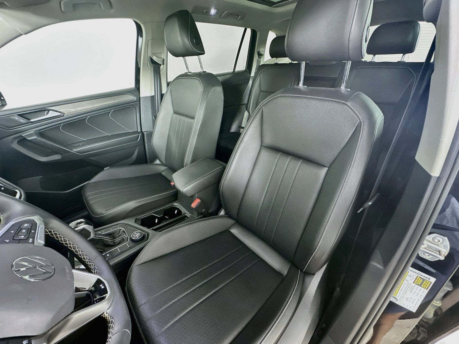 Certified 2023 Volkswagen Tiguan SE w/ Panoramic Sunroof Package AWD/4WD image 35