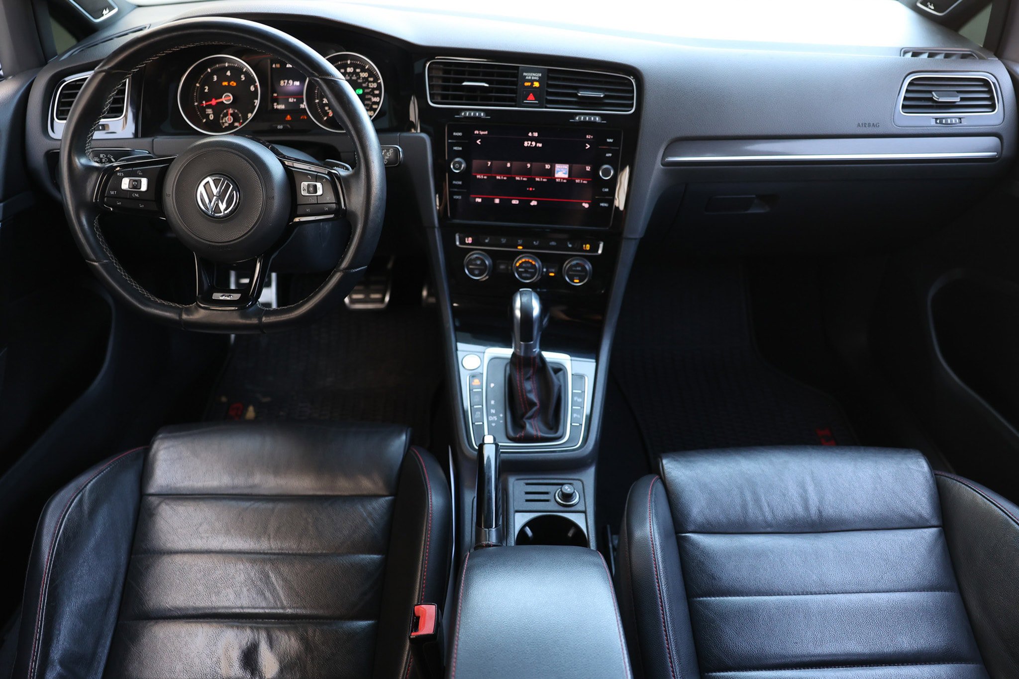 Used 2018 Volkswagen GTI Autobahn FWD image 2