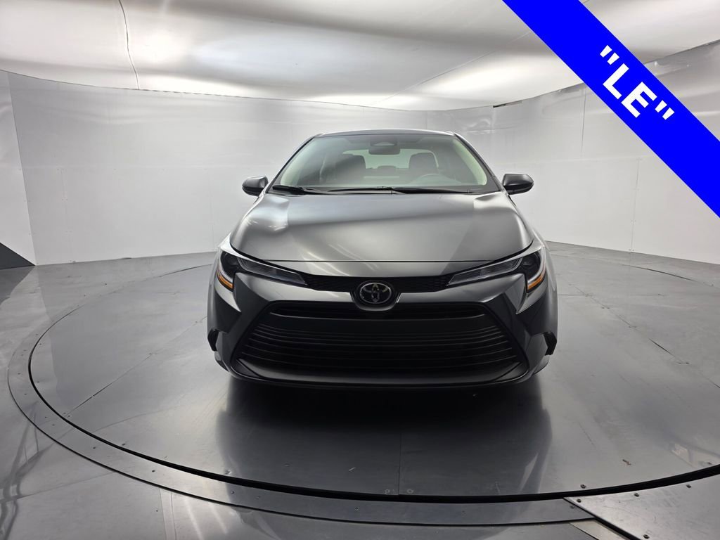 Used 2025 Toyota Corolla LE image 2