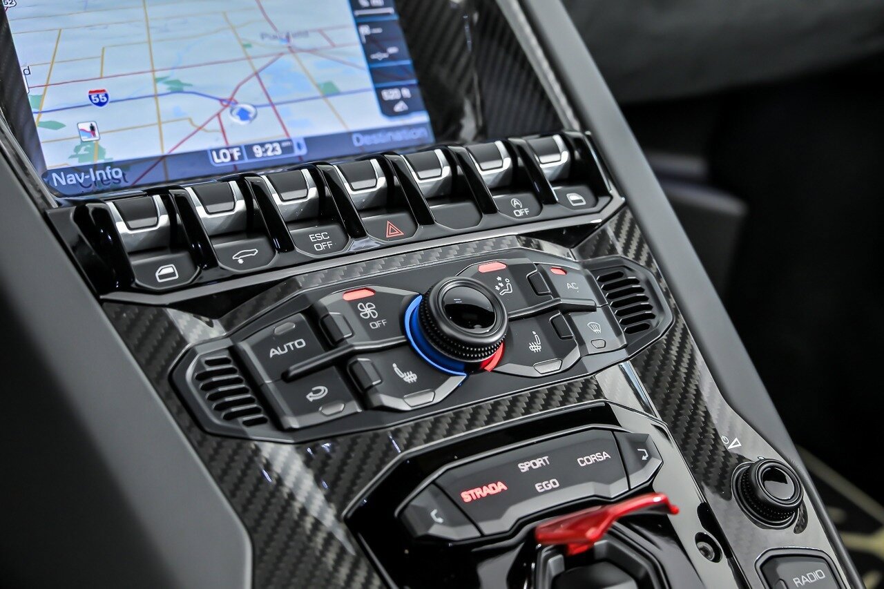 Used 2021 Lamborghini Aventador SVJ AWD/4WD image 29