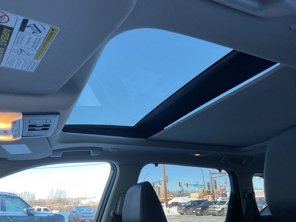 Used 2022 Nissan Rogue Platinum w/ Head-Up Display Package image 12