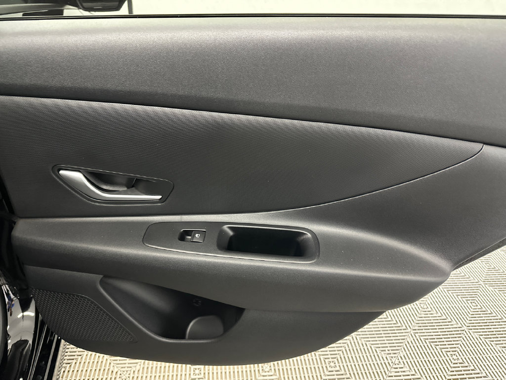 Used 2024 Hyundai Elantra SEL FWD image 16