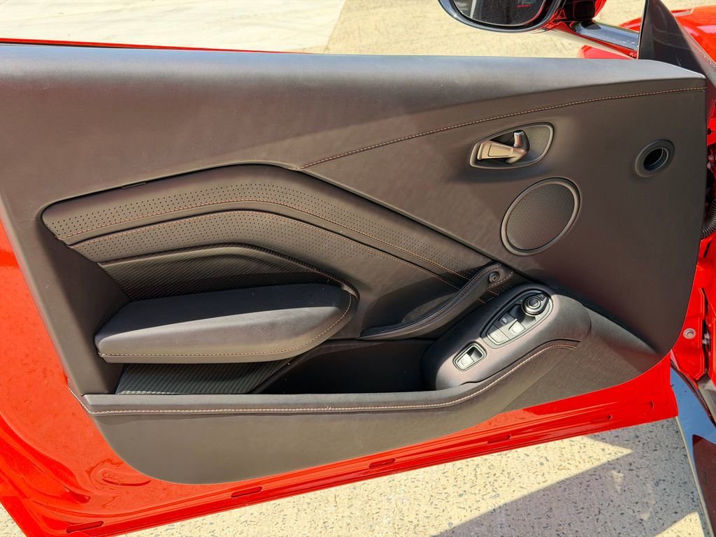 Used 2023 Aston Martin V8 Vantage Roadster RWD image 23