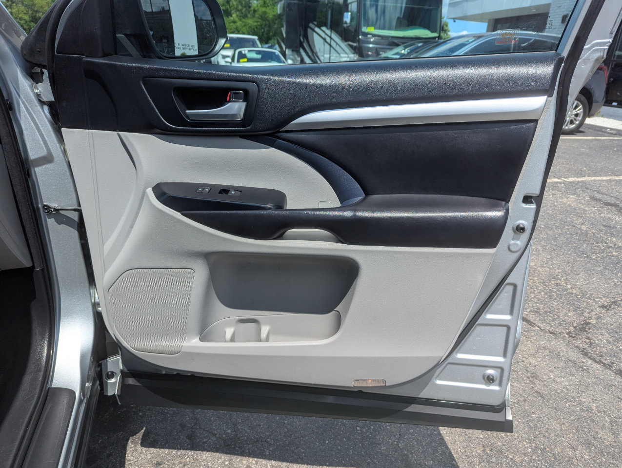 Used 2018 Toyota Highlander XLE image 33