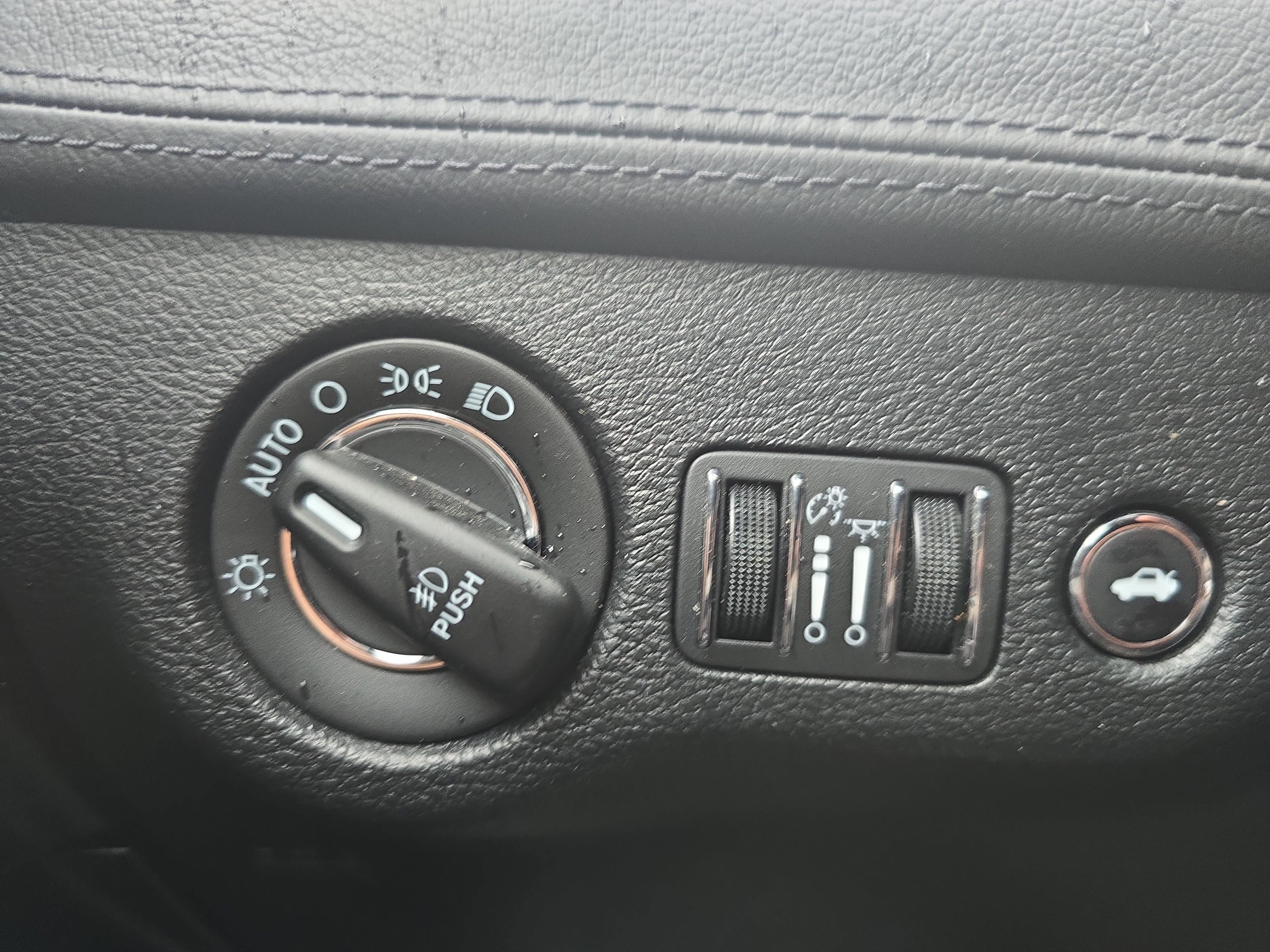 Used 2018 Chrysler 300 C w/ Safetytec Plus Group RWD image 25