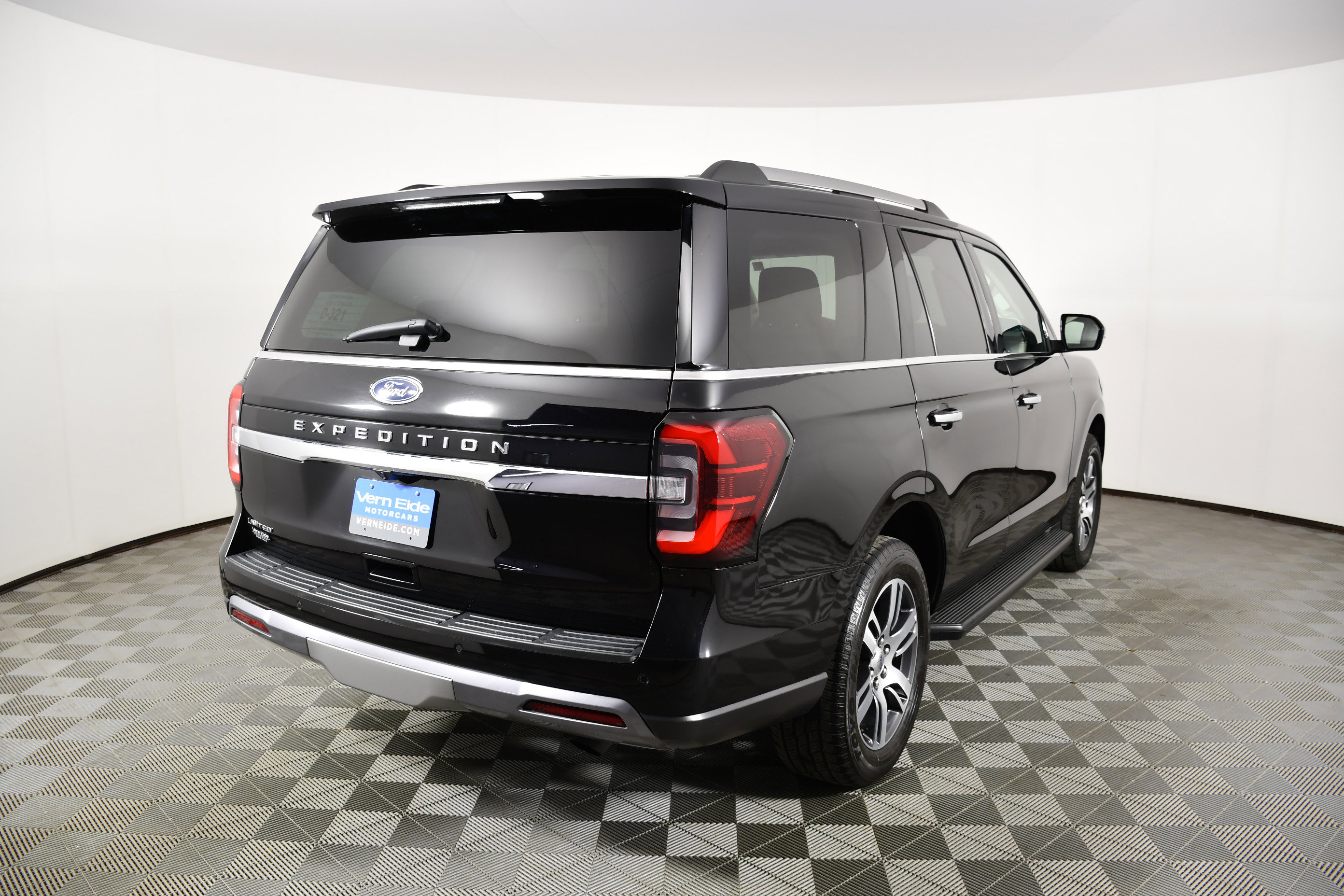 Used 2024 Ford Expedition Limited image 5