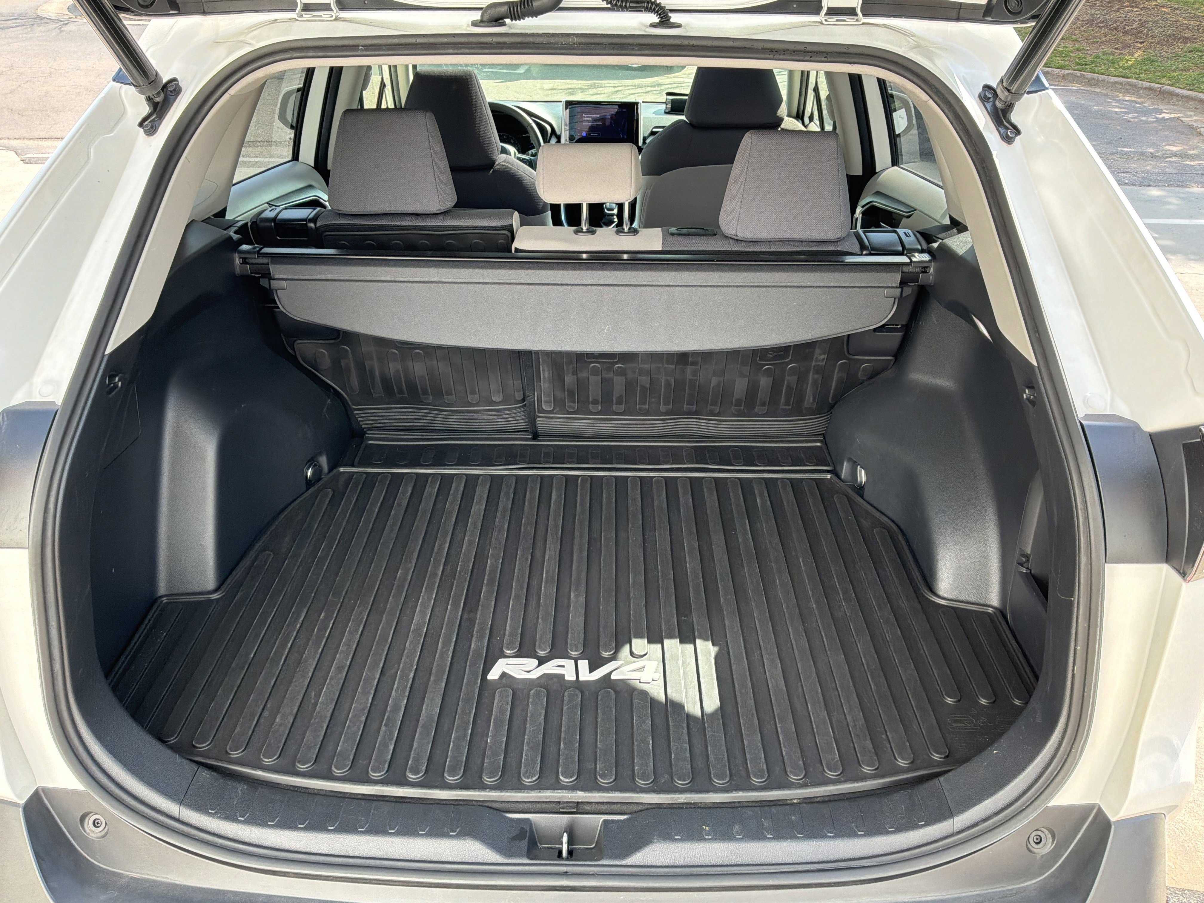 Used 2023 Toyota RAV4 XLE w/ Convenience Package image 33