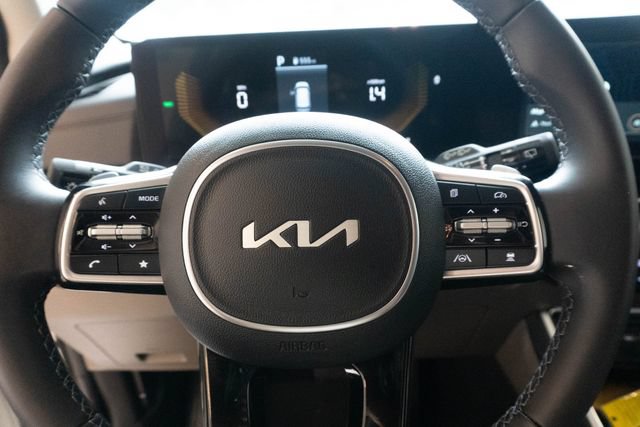 Used 2026 Kia Carnival EX FWD image 24