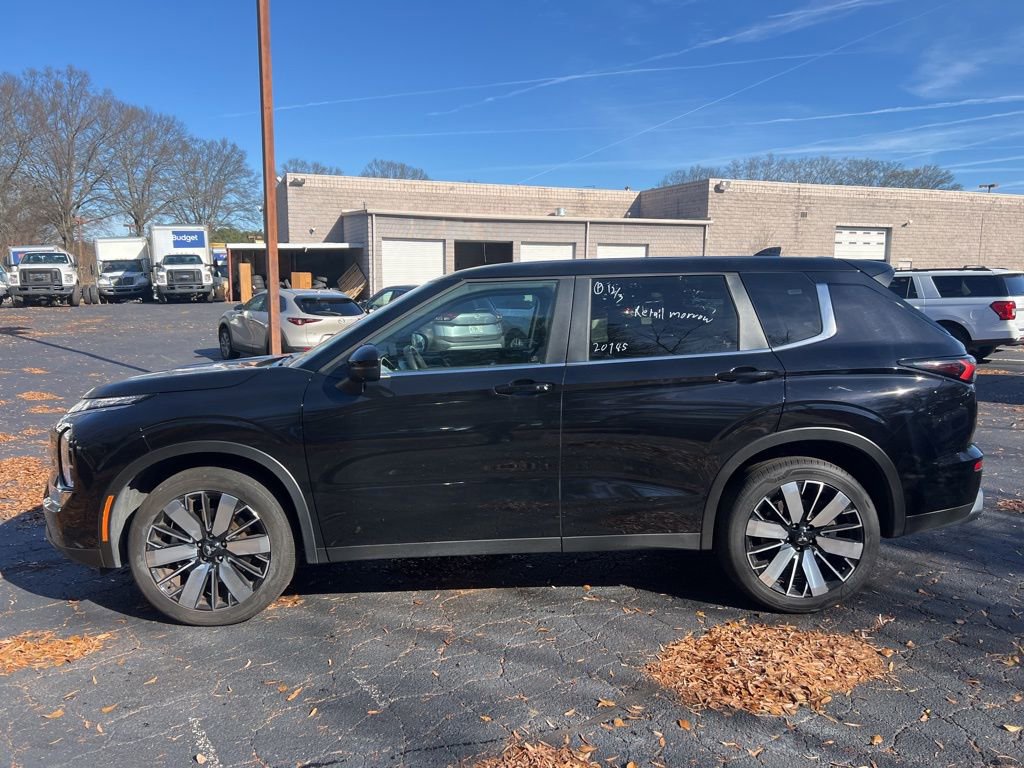 Used 2025 Mitsubishi Outlander SE image 7