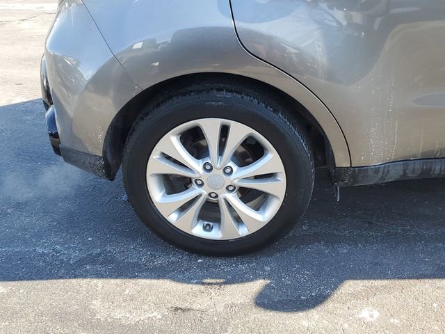 Used 2016 Kia Soul + image 5