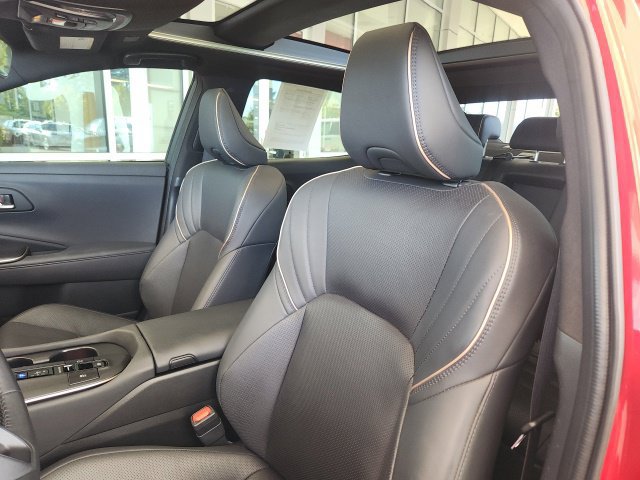 Used 2023 Toyota Crown Platinum AWD/4WD image 18