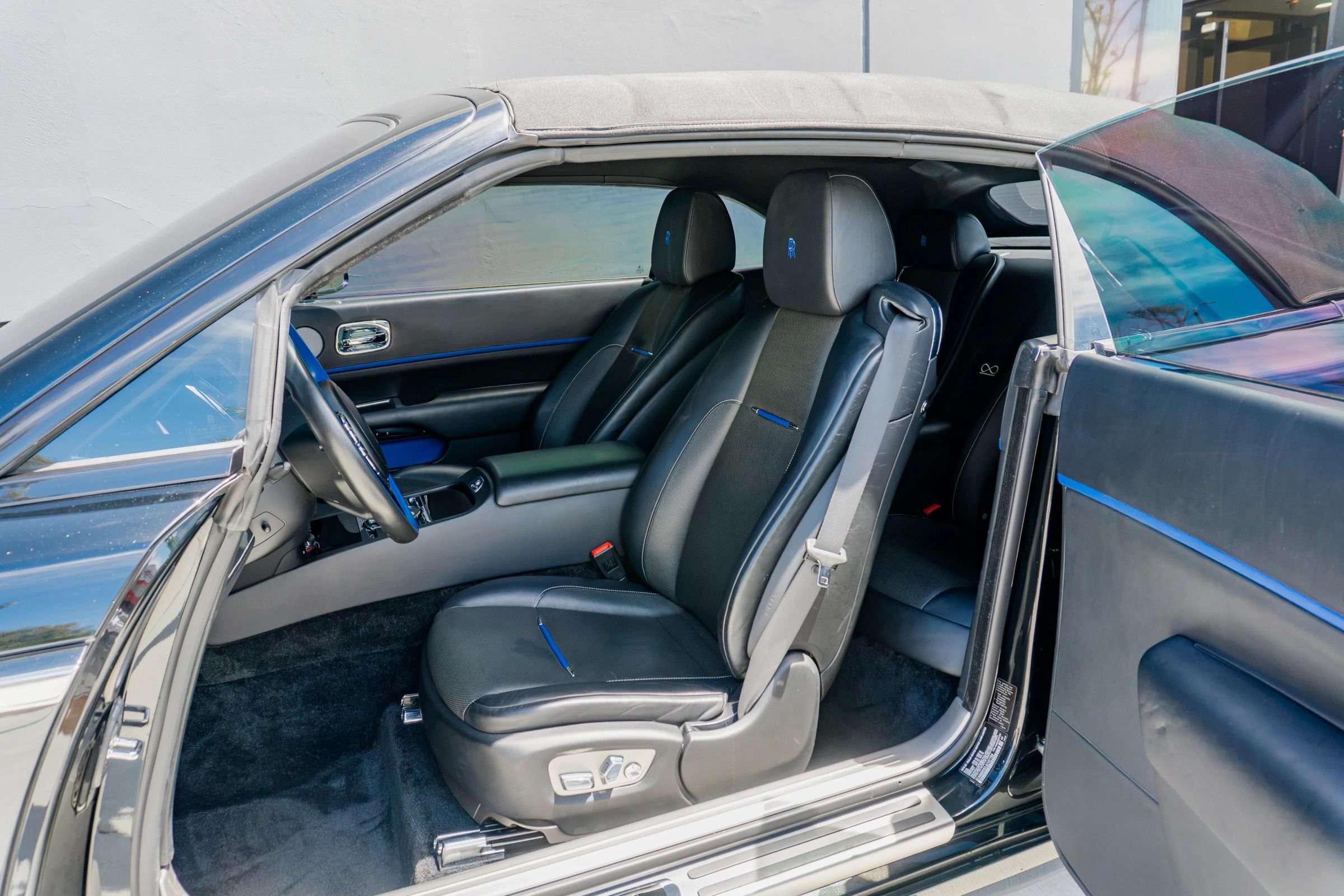 Used 2018 Rolls-Royce Dawn RWD image 49