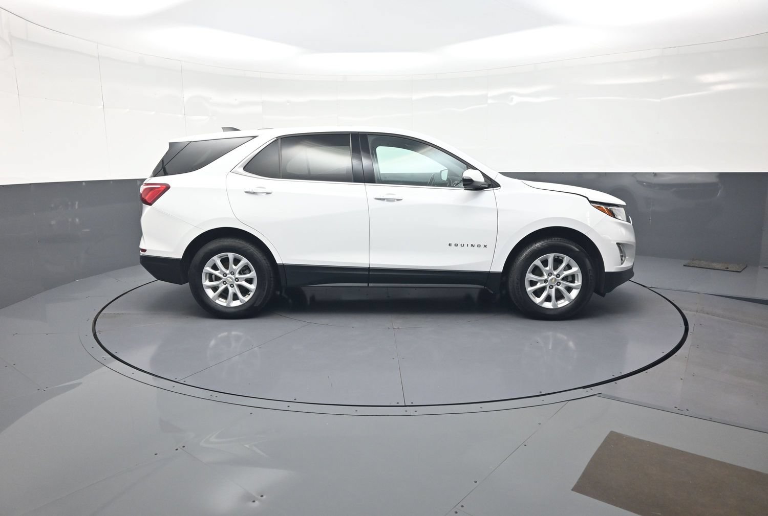 Used 2019 Chevrolet Equinox LT AWD/4WD image 2