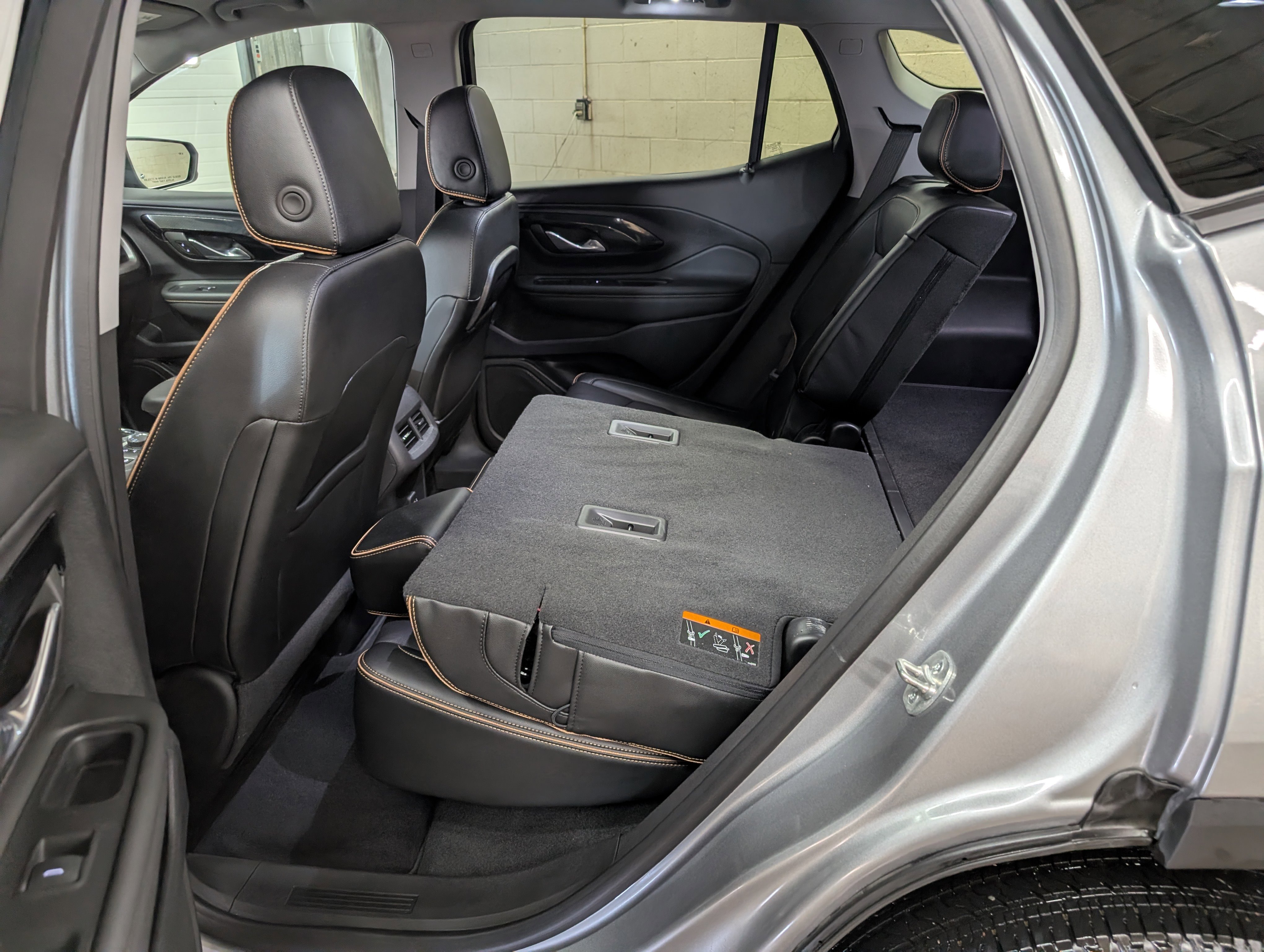 Used 2024 GMC Terrain AT4 w/ Tech Package AWD/4WD image 9