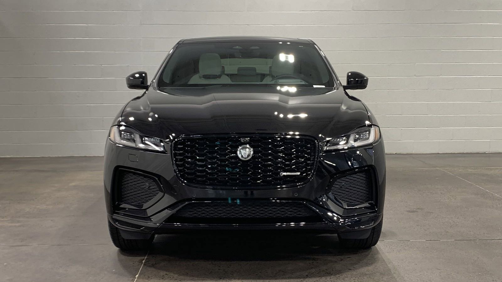 Used 2025 Jaguar F-PACE R-Dynamic S image 9