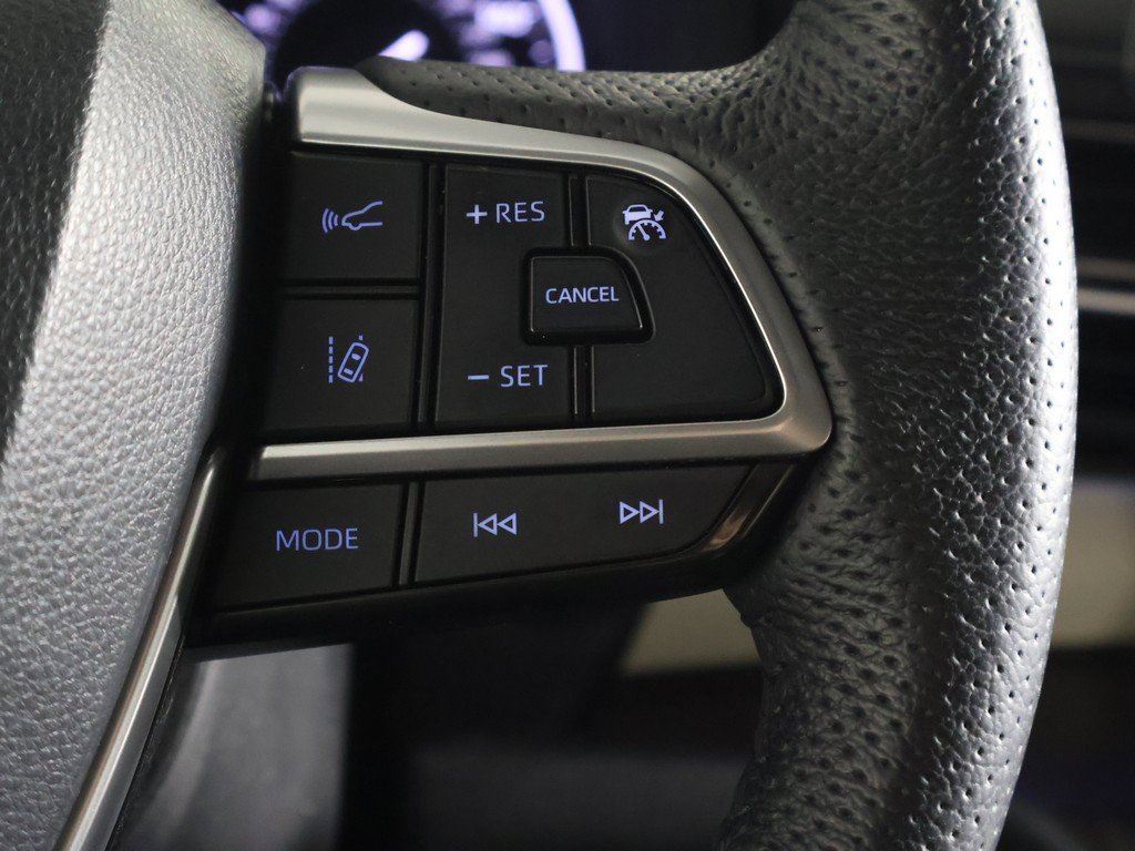 Used 2022 Toyota Sienna Limited image 44