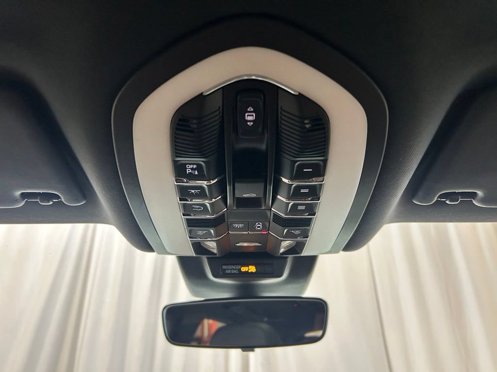 Certified 2021 Porsche Macan AWD/4WD image 21