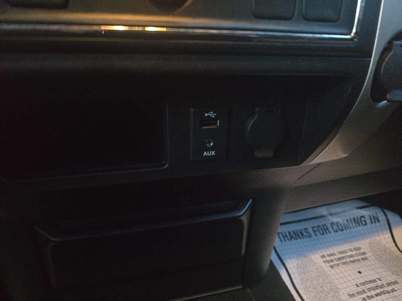 Used 2017 Nissan Titan SV image 34