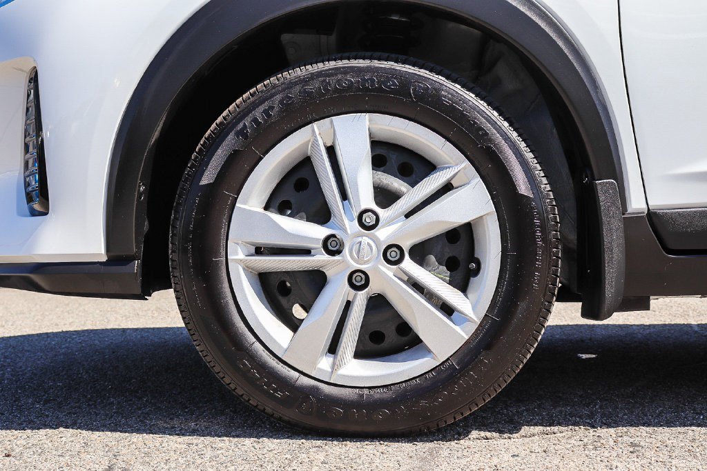 Certified 2025 Nissan Kicks Play S FWD image 11