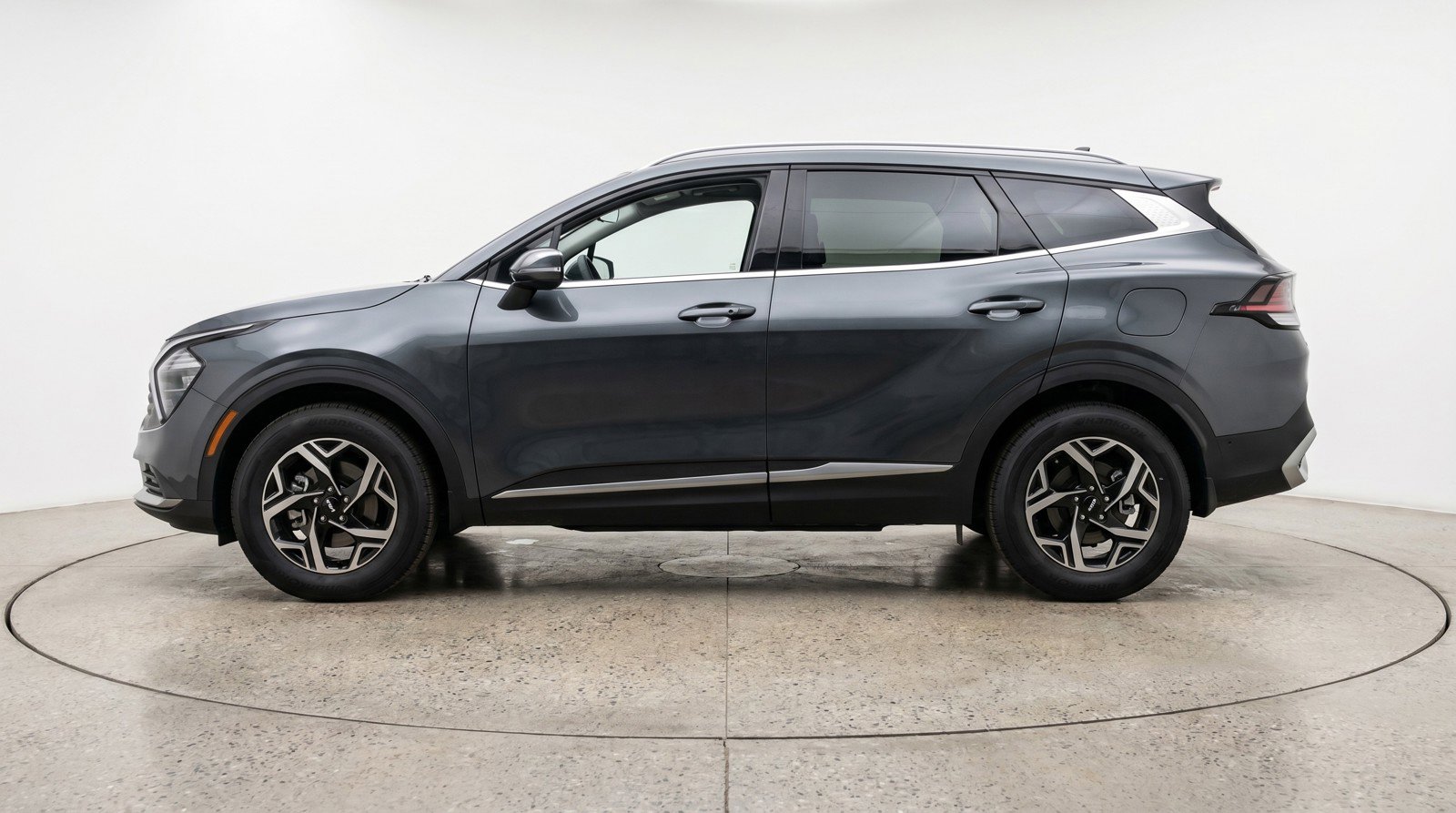 Used 2025 Kia Sportage LX image 5