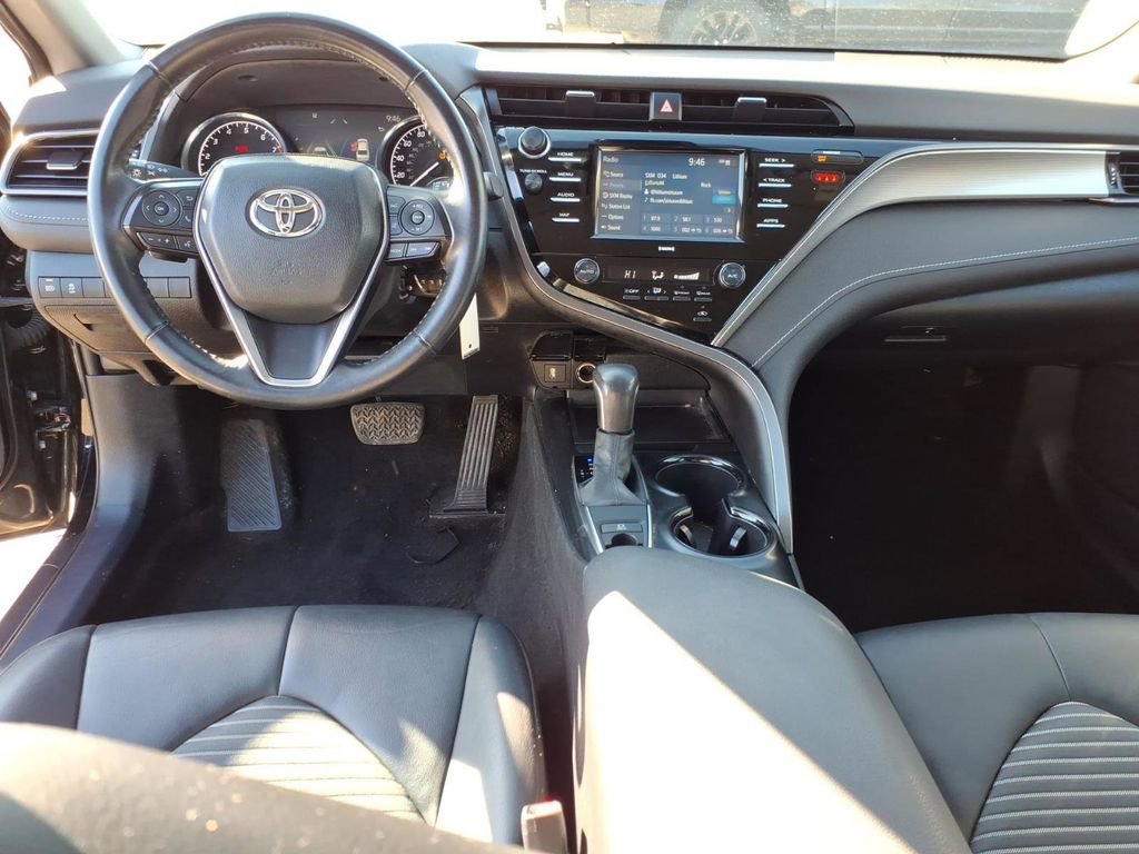 Used 2020 Toyota Camry SE image 12