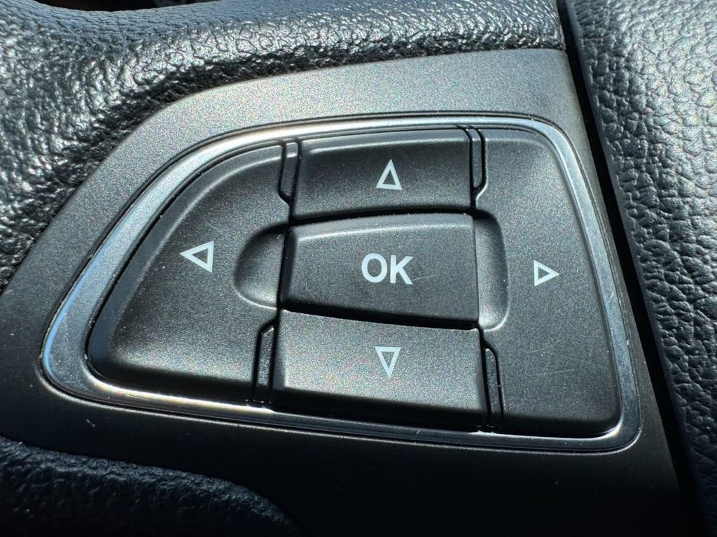 Used 2017 Ford Escape SE AWD/4WD image 16