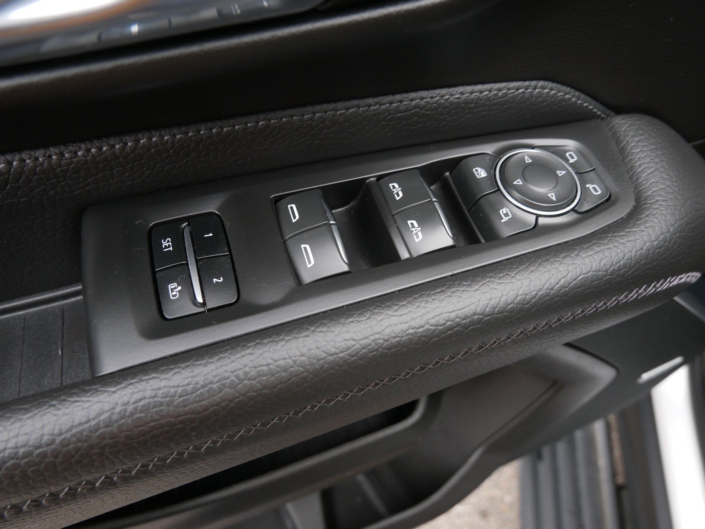 Used 2021 GMC Yukon Denali w/ Denali Premium Package image 22