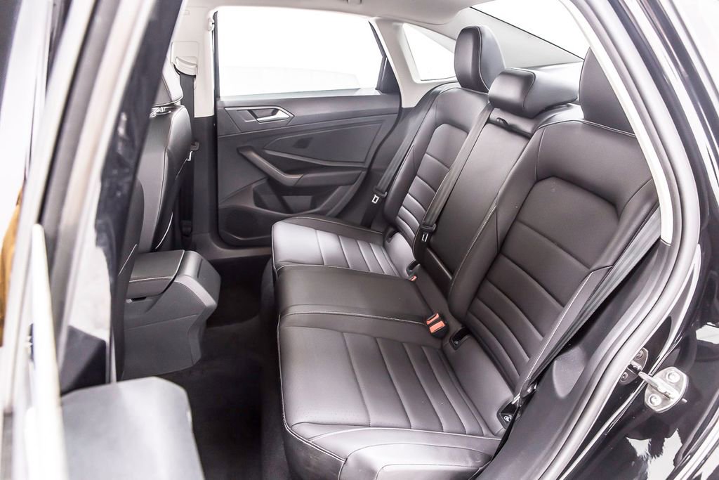 Used 2024 Volkswagen Jetta SE FWD image 31