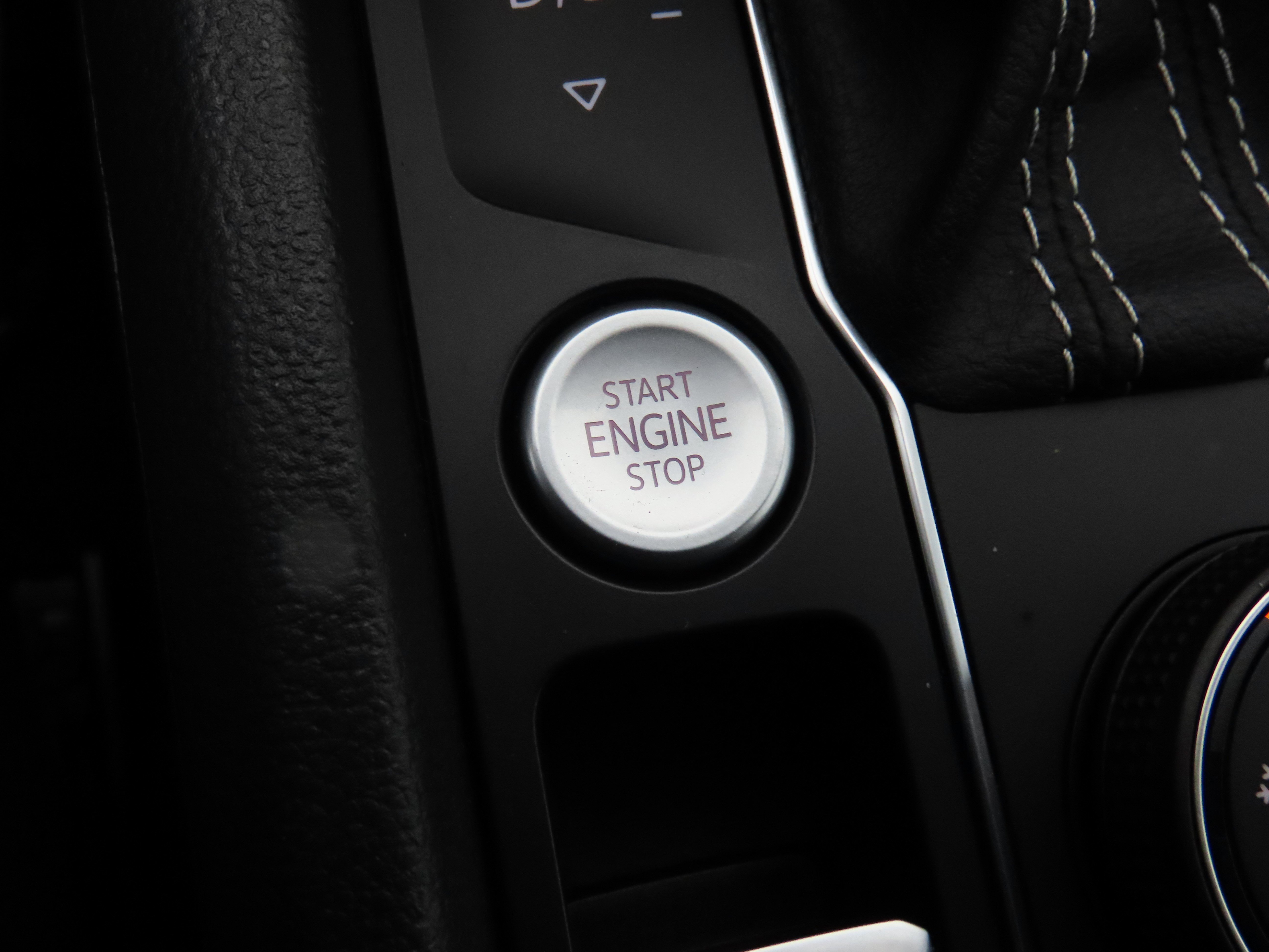 Used 2021 Volkswagen Atlas SEL Premium image 34